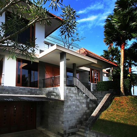 Kencana Villa Dago Bandung Buitenkant foto
