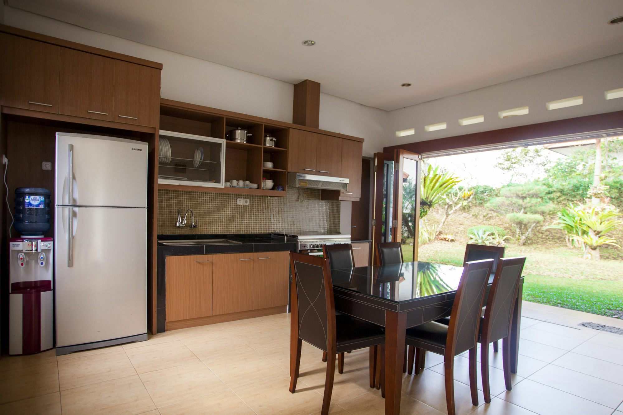 Kencana Villa Dago Bandung Buitenkant foto